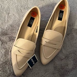 Jones New York pointed flats. Size 9.5, Beige, NWT.